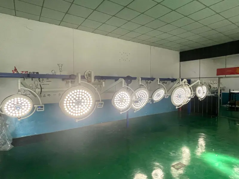 types of surgical lighting.webp