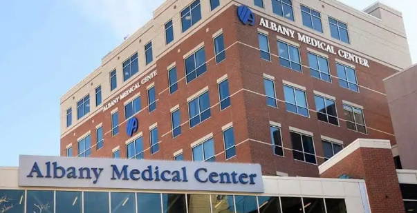 How many beds does Albany Medical Center have.png