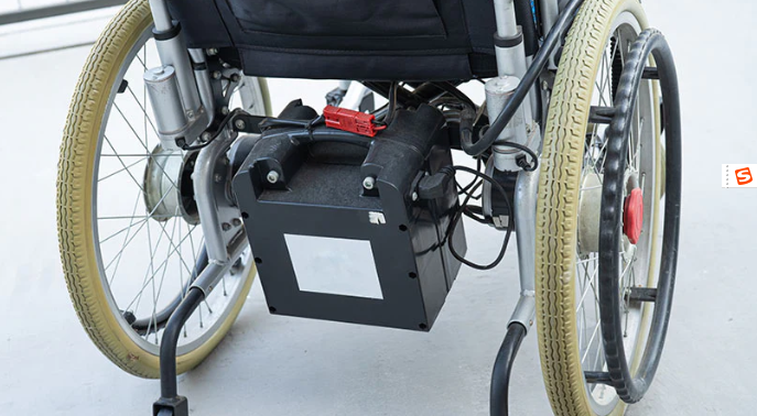 how far can an electric wheelchair go on a full charge.png