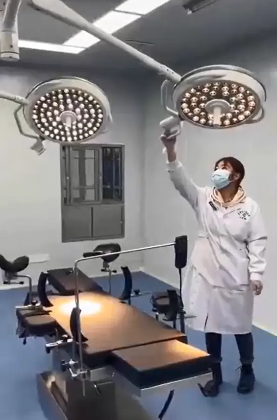 surgical light operating.webp
