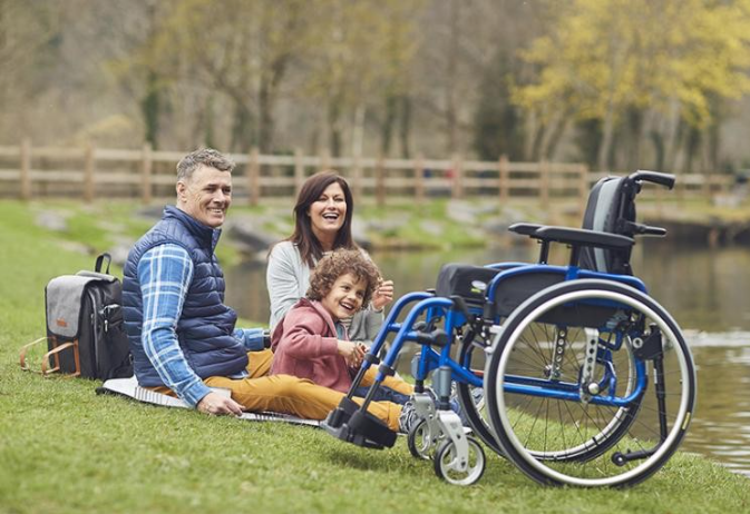 What is the difference between a manual wheelchair and a lightweight wheelchair.png