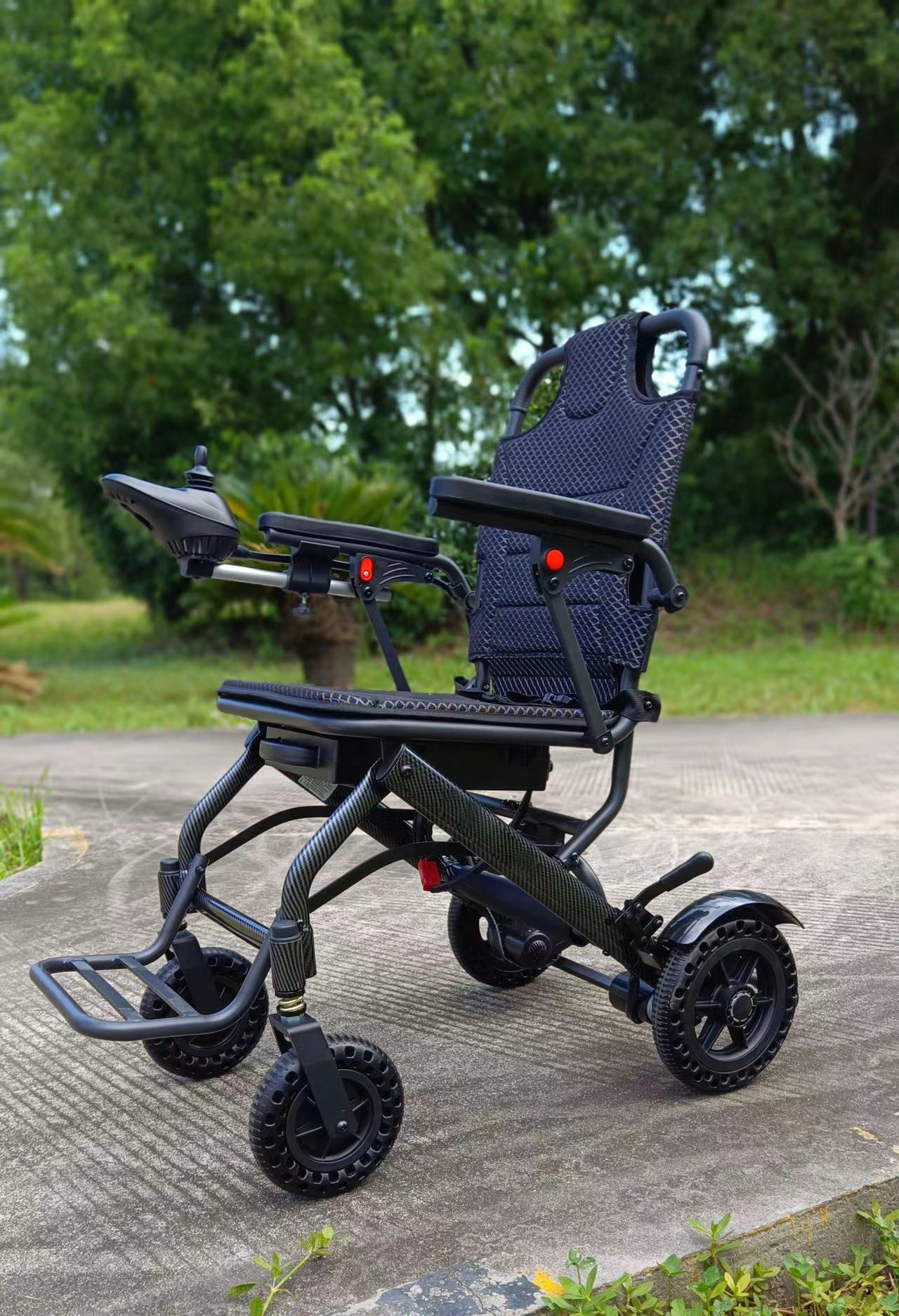 Grace Medy carbon fiber folding electric wheelchair.jpg