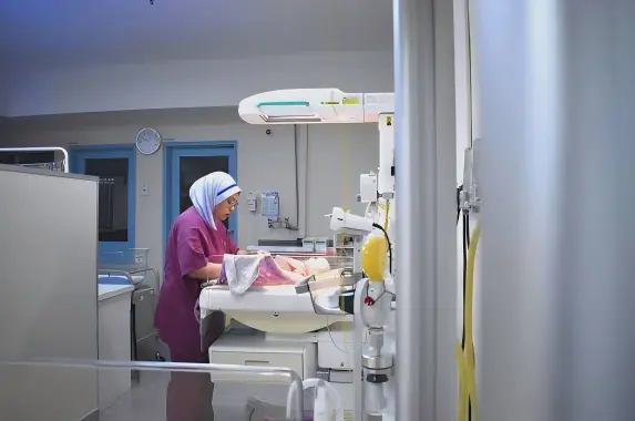 Neonatal Incubator in a Modern NICU.webp
