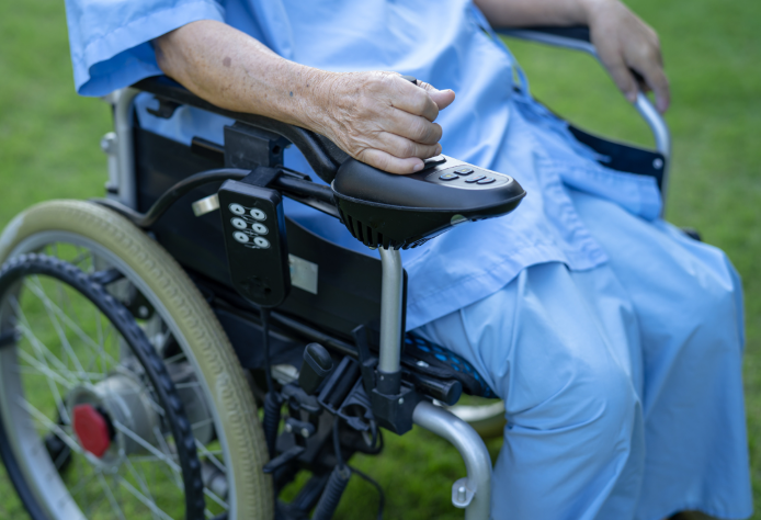 How long does the battery last on an electric wheelchair electric wheelchair user weight.png