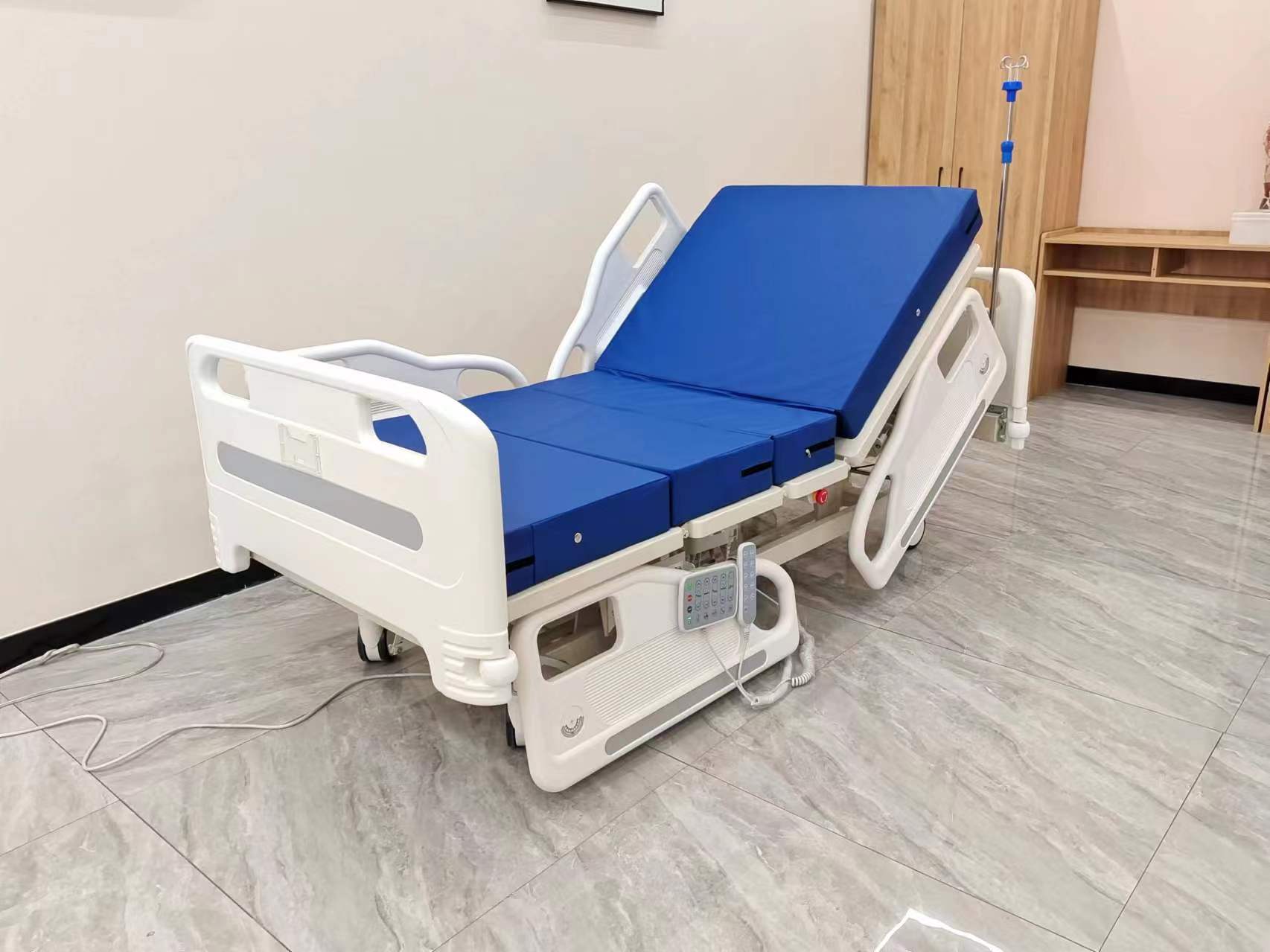 5 function electric hospital bed.jpg