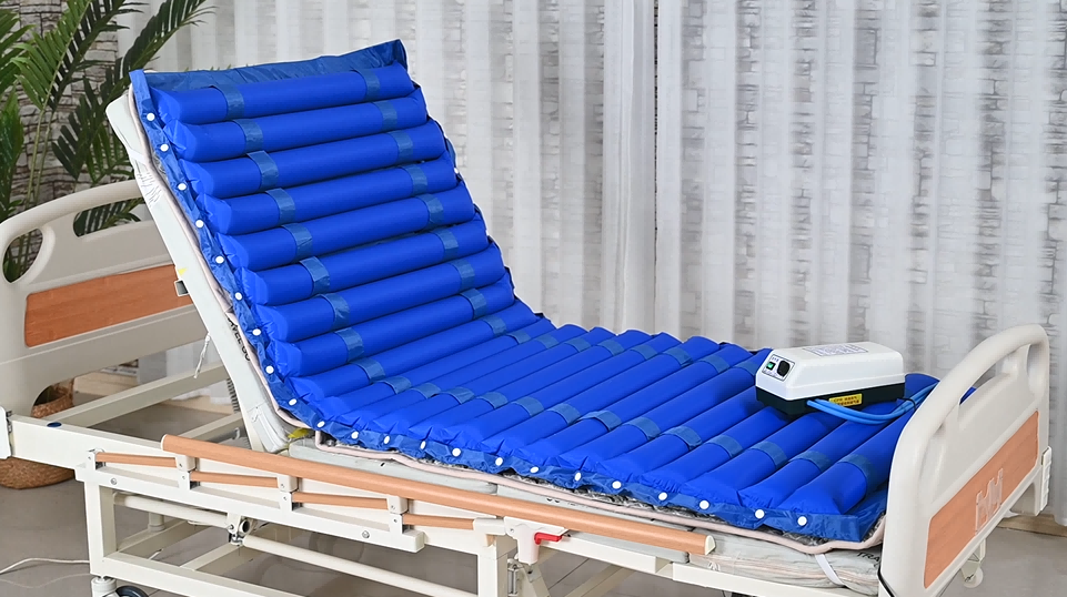 Strip air mattress for hospital bed