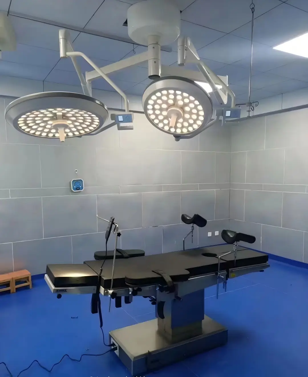 LED operating light.webp